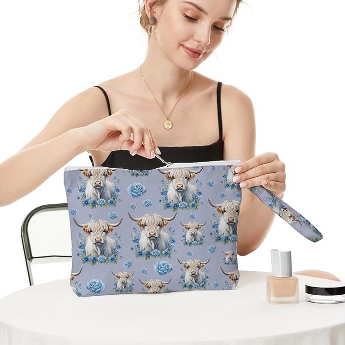 Fokongna Cute Print Wet Bag, Small Portable Waterproof Multi-Functional Organizer for Women, Blue Floral Highland Cow, Ideal for Daily, Beach & Travel