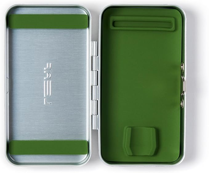 Leaf Shave | The Twig Razor & Thorn Razor Case, Silver - Portable Aluminium and Silicone Travel Case
