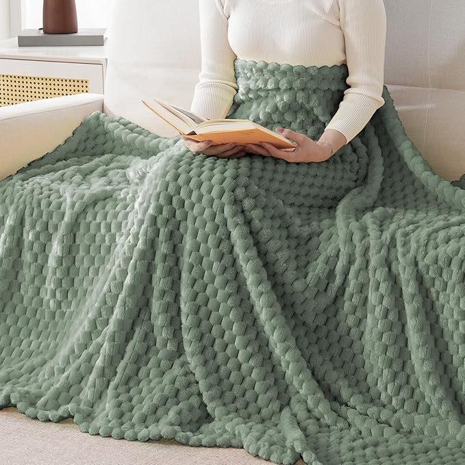 Bnuitland Sage Green Flannel Throw Twin Size Blanket (60X80 inches), 300 GSM Fleece Cozy Warm Soft Home Decor Lightweight Bed Blanket for Adults, Suitable for All Seasons.