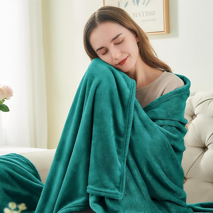 BEDELITE Fleece Blanket Emerald Green Throw Blankets for Couch & Bed, Luxury Plush Cozy Fuzzy Blanket 50x60 inches, Super Soft Warm Lightweight Throw Blanket for Travel Camping