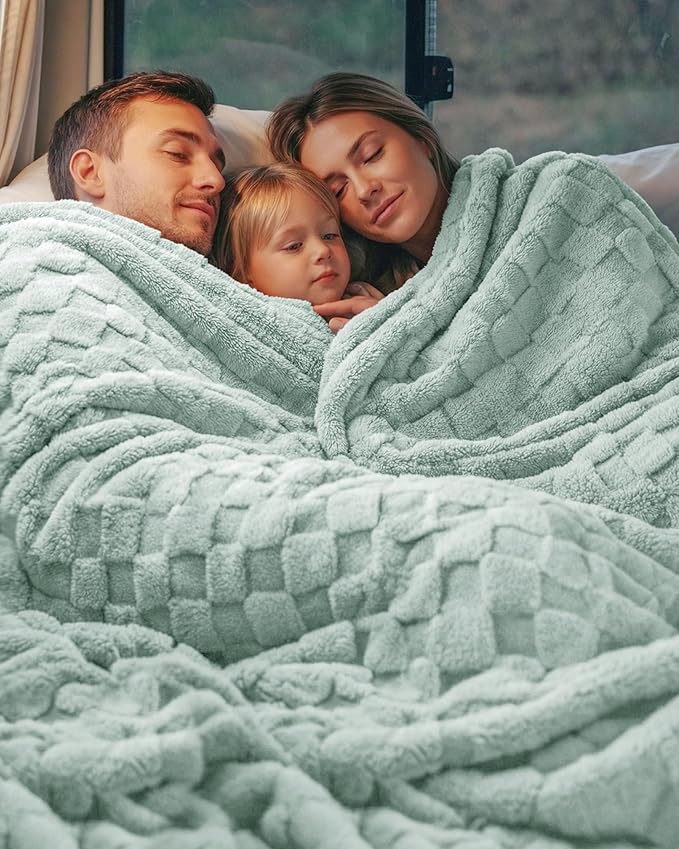 Utopia Bedding Sage Green Checkered Fleece Throw Blanket for Couch, Sofa, Soft Plush Cozy Blanket for Women and Men Home Decor, Ultra Comfy Travel-Friendly Throws for Relaxation, 50x60 Inches