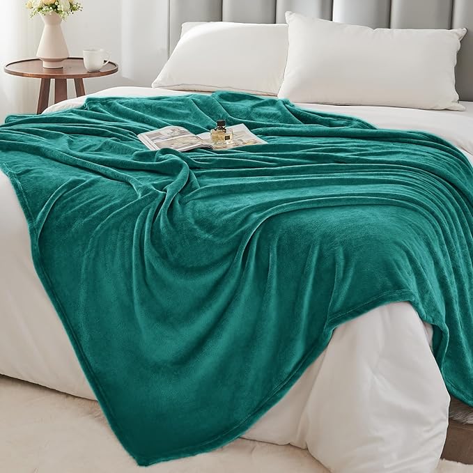 BEDELITE Fleece Blanket Emerald Green Throw Blankets for Couch & Bed, Luxury Plush Cozy Fuzzy Blanket 50x60 inches, Super Soft Warm Lightweight Throw Blanket for Travel Camping